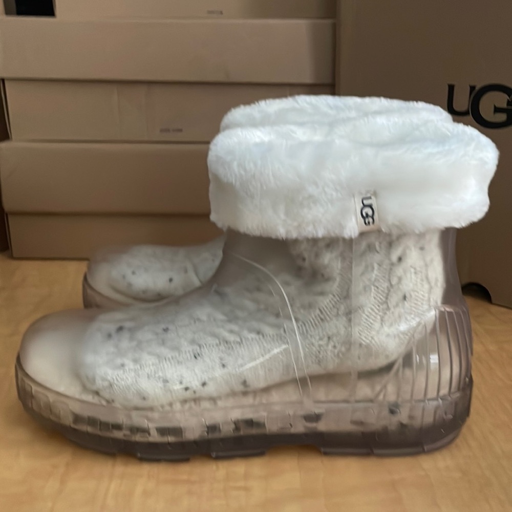 Ugg Women’s Drizlita Clear Boot.